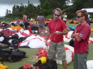  Preparación para el vuelo en parapenle 